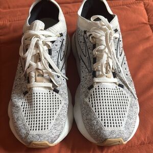 Brooks women's Running Shoes